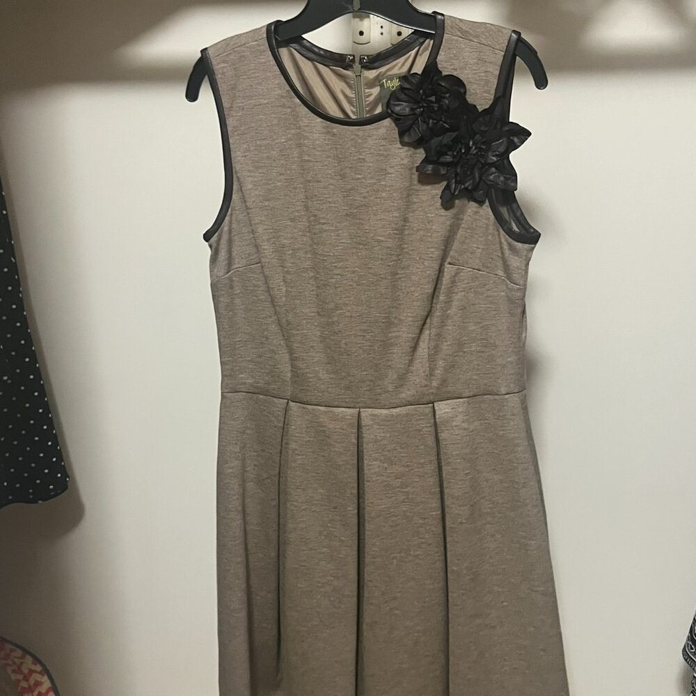 TAYLOR Ponte Knit Dress with Floral Applique Oat - size 12